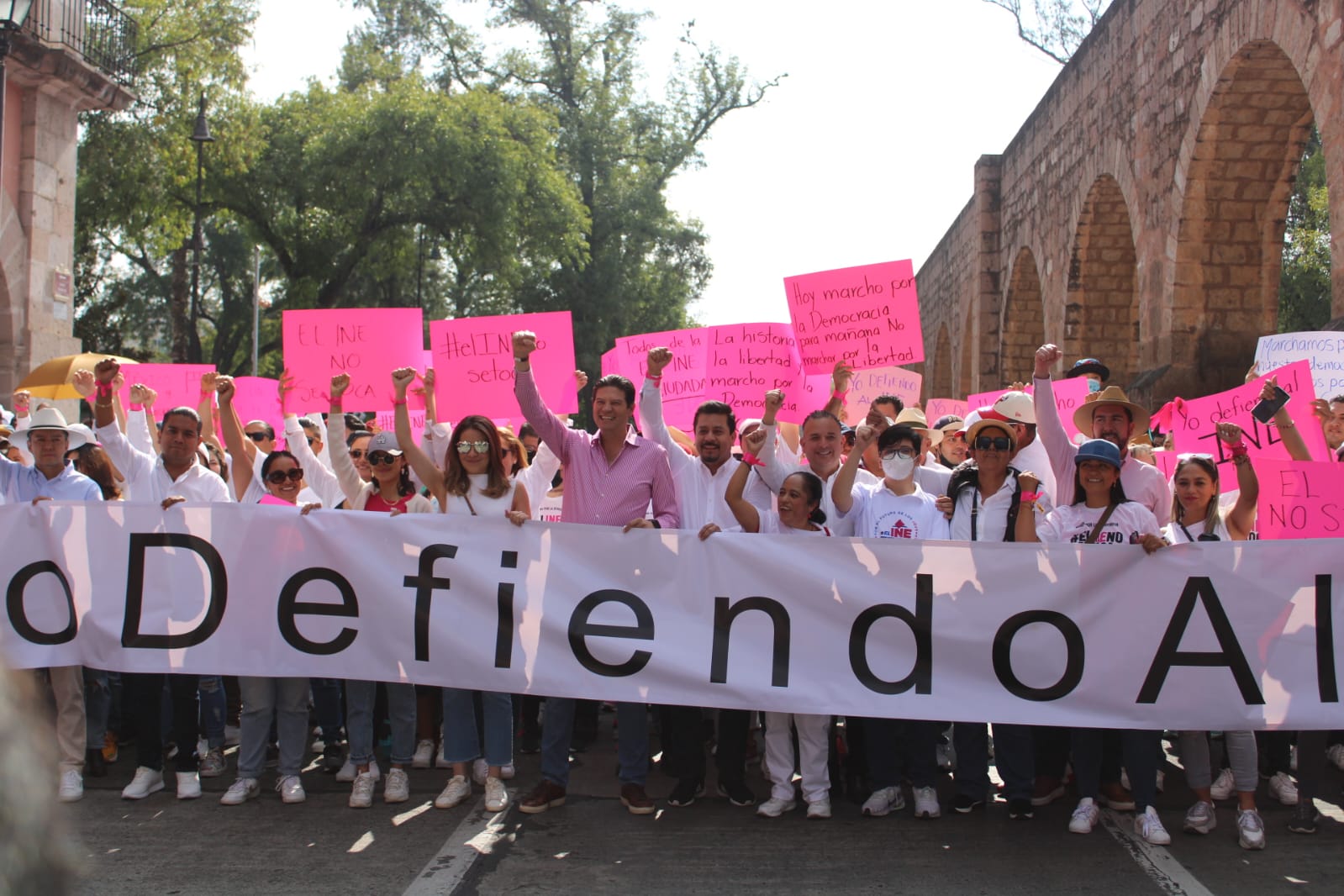 Marchan cientos en Morelia en defensa del INE Cambio de Michoacán
