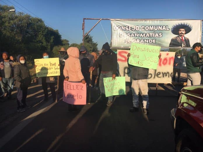 Habitantes de San Matías El Grande bloquean carretera en el oriente de Michoacán